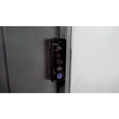 Вызывная видеопанель iPanel 2 WG от Tantos - пример монтажа в офисе