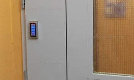 Установка магнитного замка на тамбурную дверь от 060226, фото 1