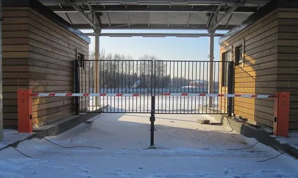 Установка выездной группы шлагбаумов в дачном поселке от 180123